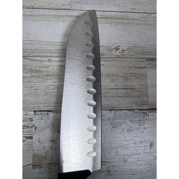 Oneida Classic Collection 7" and 5" and Santoku Knives (2) - Picture 4 of 8